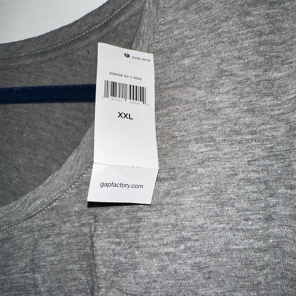 NWT Women’s Gap gray shirt size xxl - Picture 3 of 4
